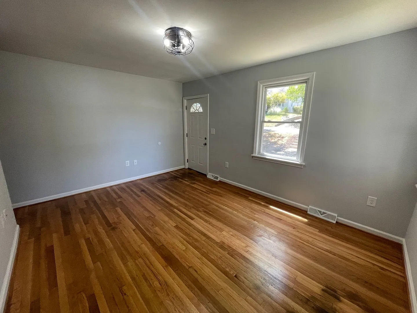 Remodeled & Updated Bungalow — Photo 3