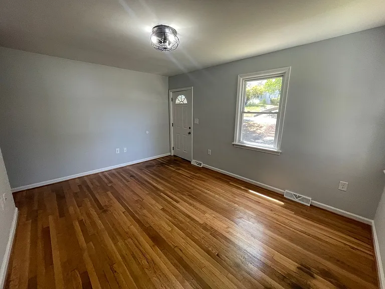 4915 Sycamore Pl — Photo 3