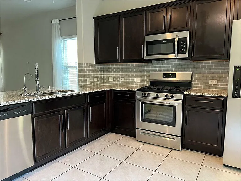 1140 La Conterra Blvd — Photo 3