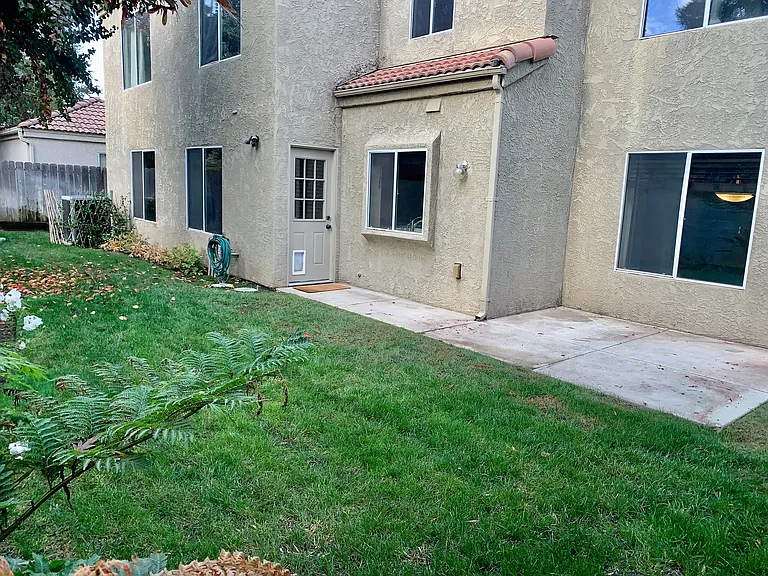 1023 E Freedom Ave — Photo 20