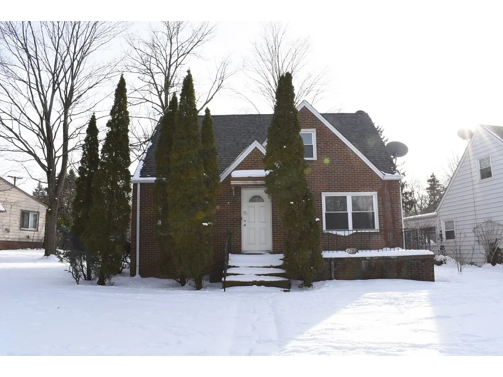 1780 Sagamore Dr photo 1