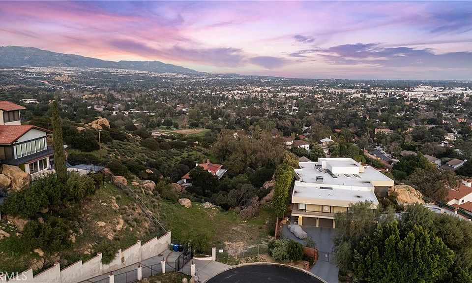 22882 Trigger St #32, Chatsworth, CA 91311 | MLS #SR26018794 | Zillow