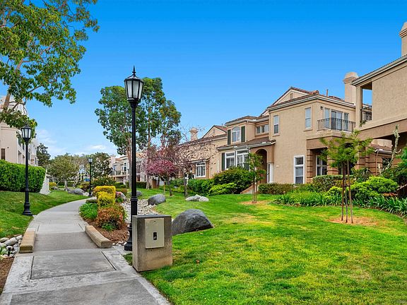 3rd image of 7155 Calabria Ct Unit E