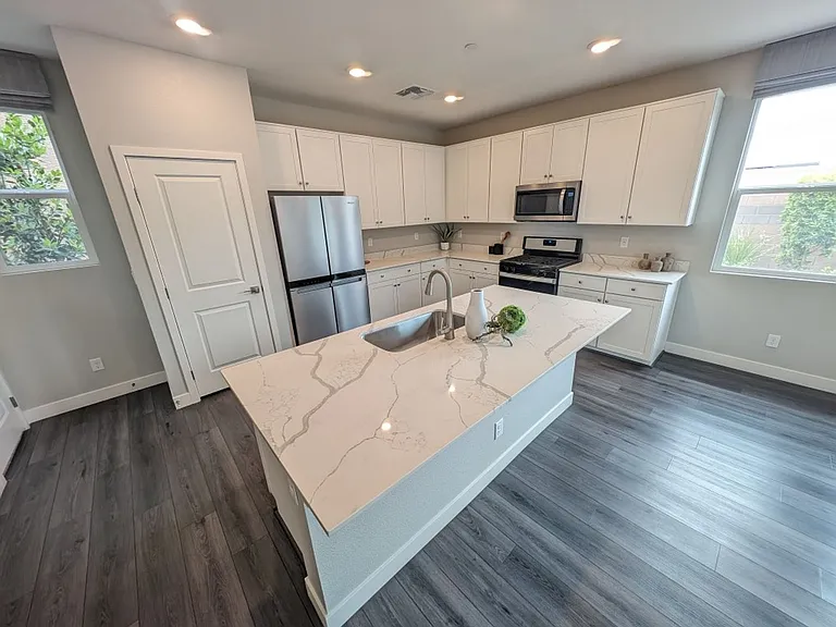 10795 Gentle Crest Ave — Photo 5