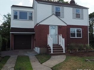 35 Roy St, Elmont, NY 11003