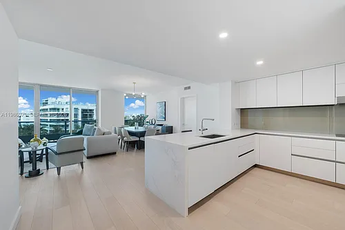 9221 E Bay Harbor Dr #610 Photo 1