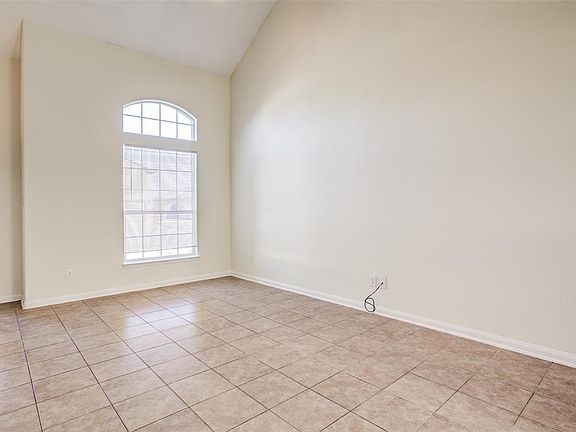 4th image of 617 Noble Grove Ln
