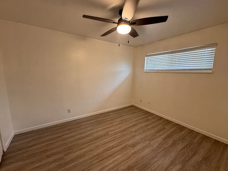 9400 Candelaria Rd NE — Photo 8