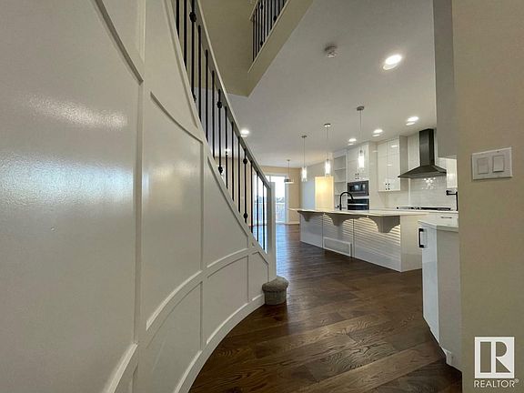 5th image of 655 Eagleson Cres NW
