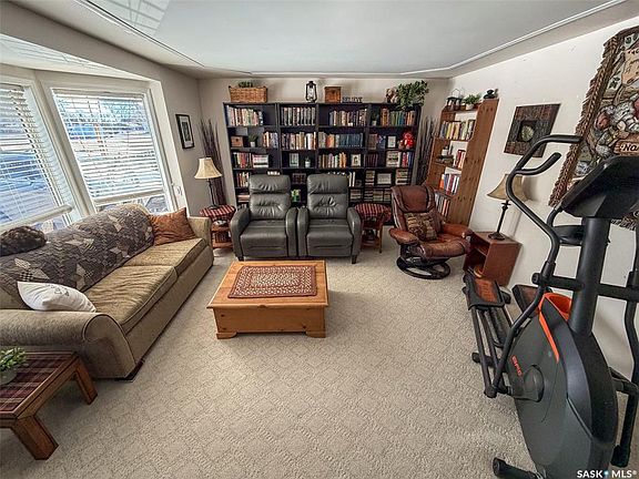 4th image of 118 Cedar AVENUE N