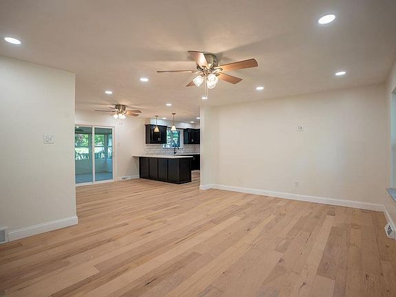 5th image of 542 Oak Hill Dr