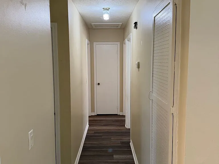 410 Columbia Dr — Photo 3