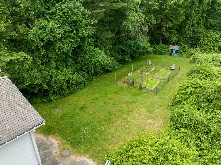 49 Beach Rd — Photo 47