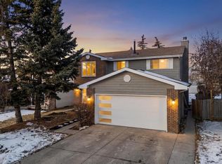 80 SE Hawkfield Cres NW, Calgary, AB T3G1Z5
