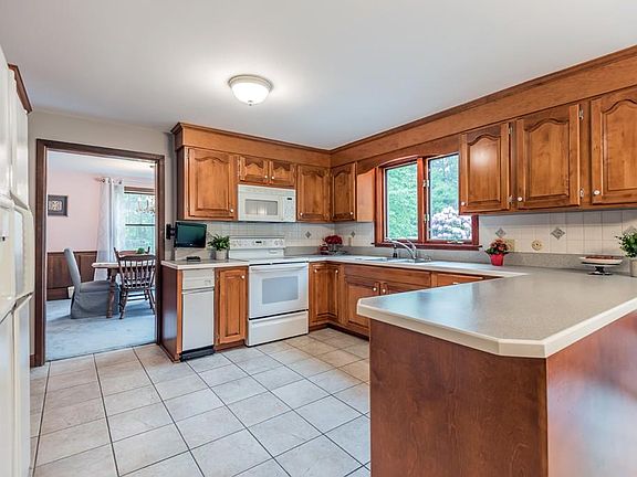 2nd image of 35 Evergreen Dr