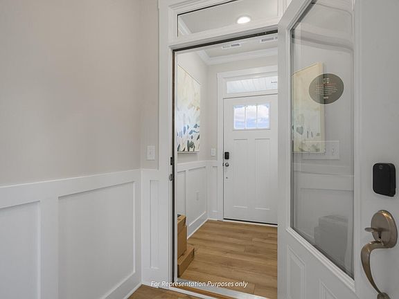 3rd image of 8701 Maxine St