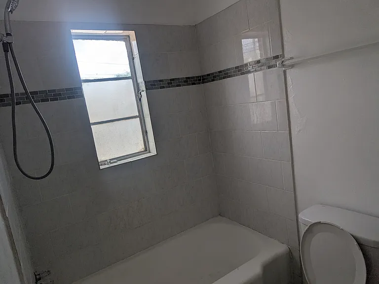 1338 E 8th St #1338 — Photo 8