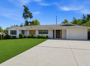 9827 Belfair Rd, Bellevue, WA 98004