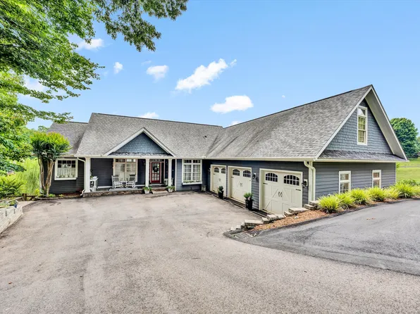 539 Boxwoodgreen Dr, Wirtz, VA 24184