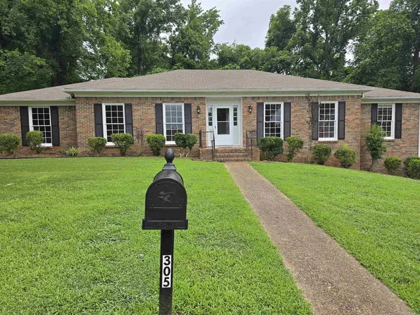 305 Robinhood Dr, Florence, AL 35633