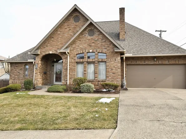 701 Ferree St, Coraopolis, PA 15108