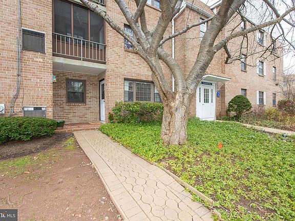 2nd image of 117 Woodstream Dr #117