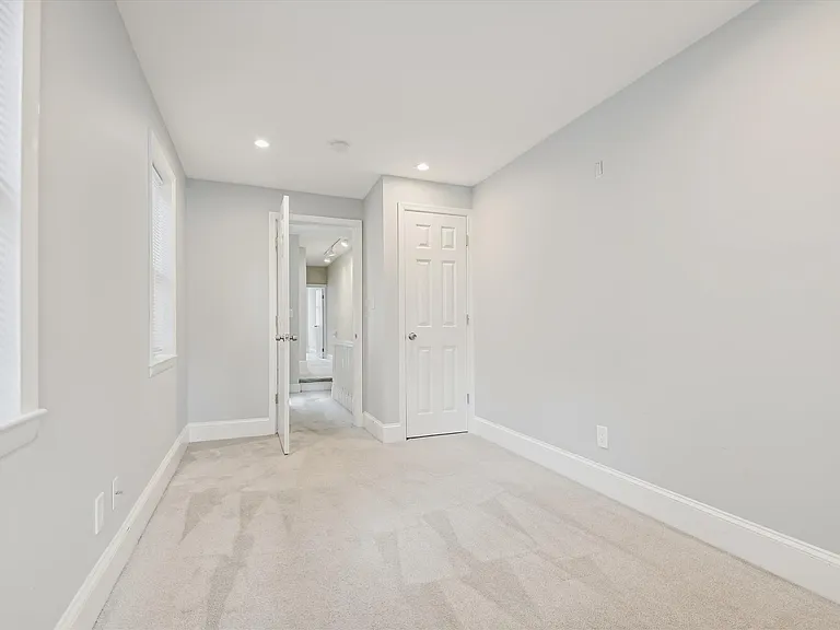 1253 William St — Photo 17