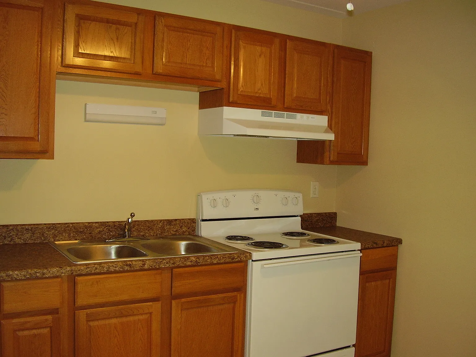 Williamsburg Square Apartments — Photo 2