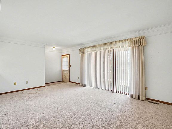 4th image of 14713 Bristol Ct