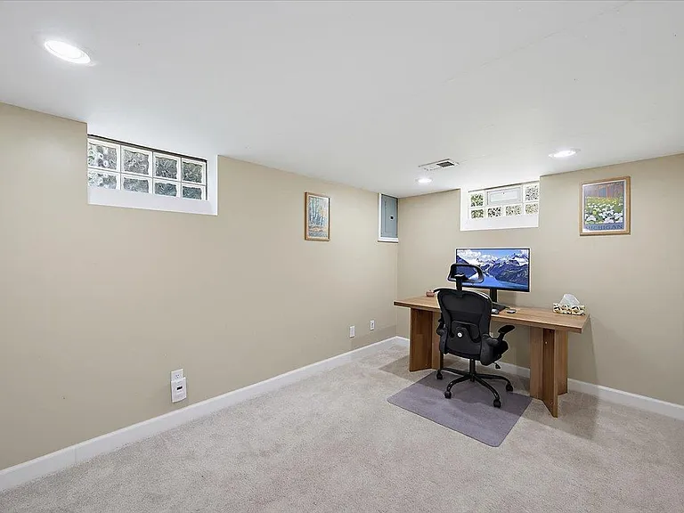 303 Midland Blvd — Photo 32