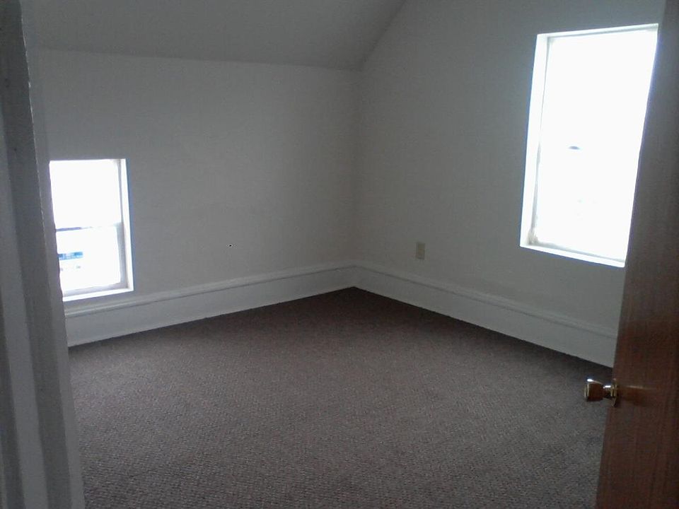 2nd image of 511 6th St SE