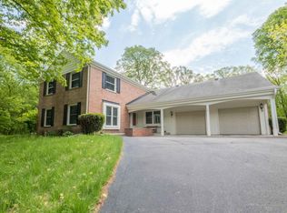 W205N6818 Woodward Ct, Menomonee Falls, WI 53051