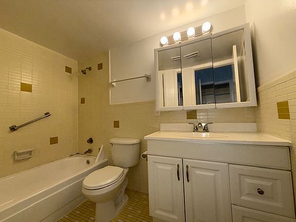 4th image of 360 SE 12th Ave #3