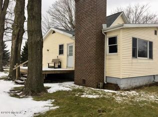 8626 S Lake Rd, Berrien Center, MI 49102