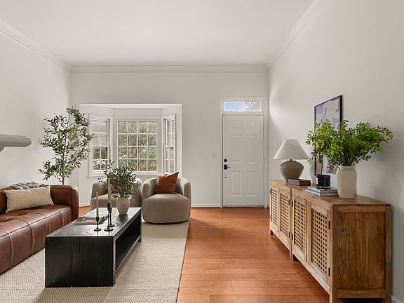 4th image of 102 Fairmont Pl
