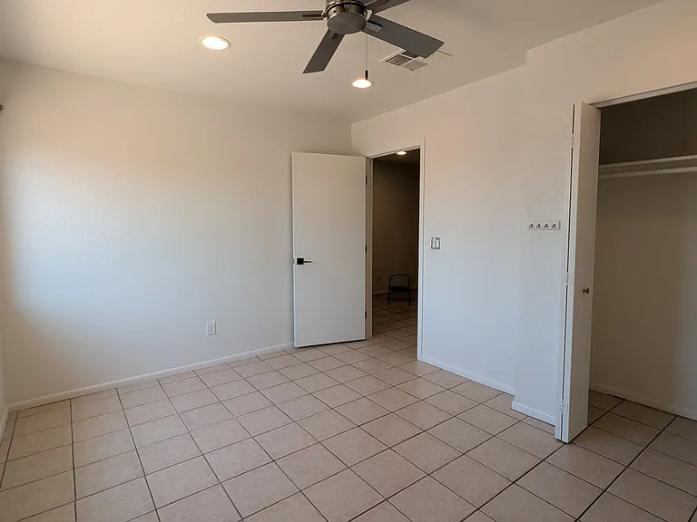 715 W 18th St — Photo 24