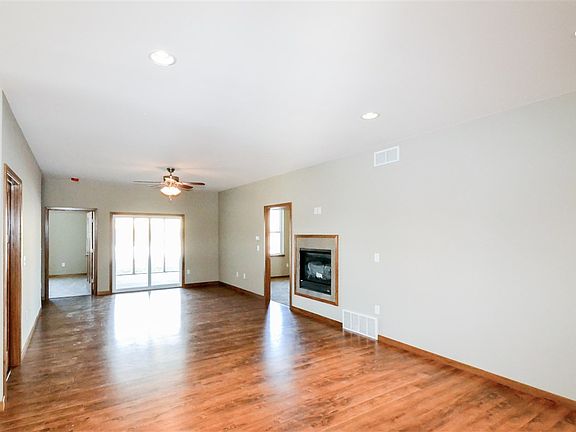 5th image of 1136 Twin Leaf Ave