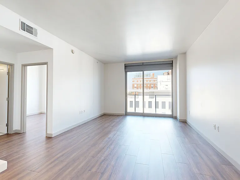 3033 Wilshire — Photo 64