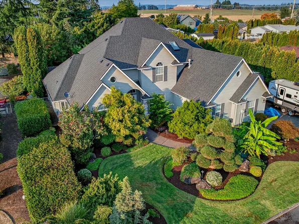 821 E 7th St, Molalla, OR 97038