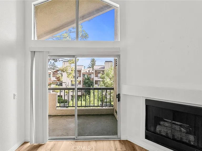 5500 Owensmouth Ave #317 — Photo 5