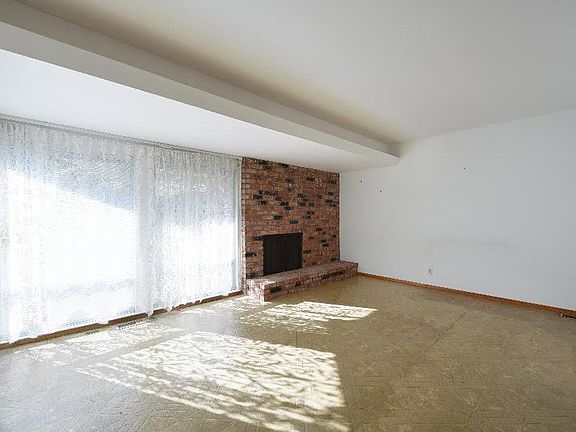 4th image of 2436 Fairglen Dr