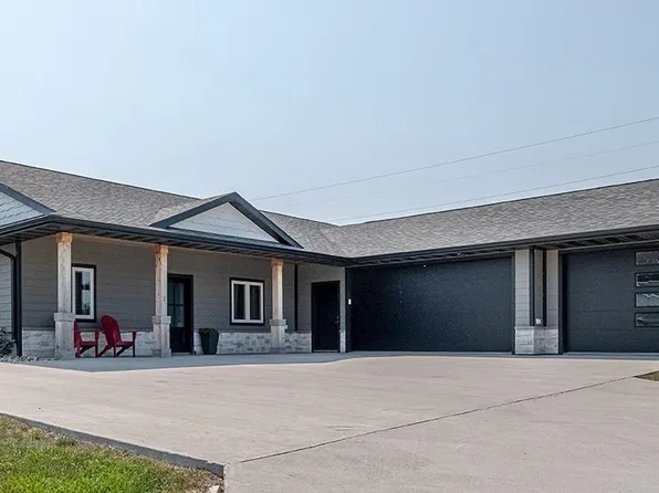 1001 Lighthouse Ct, Milford, IA 51351