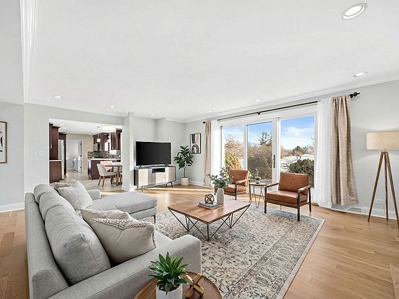 4th image of 6209 Sleepy Hollow Ln