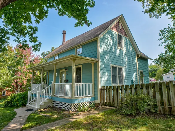 738 9th St, Hudson, WI 54016