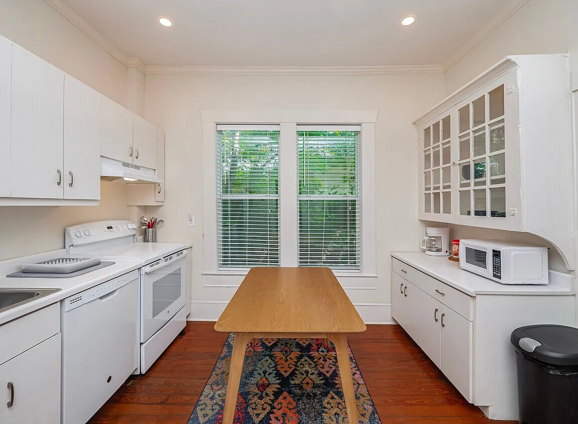 1159A Navasota St — Photo 4