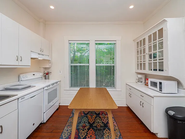 1159A Navasota St — Photo 4