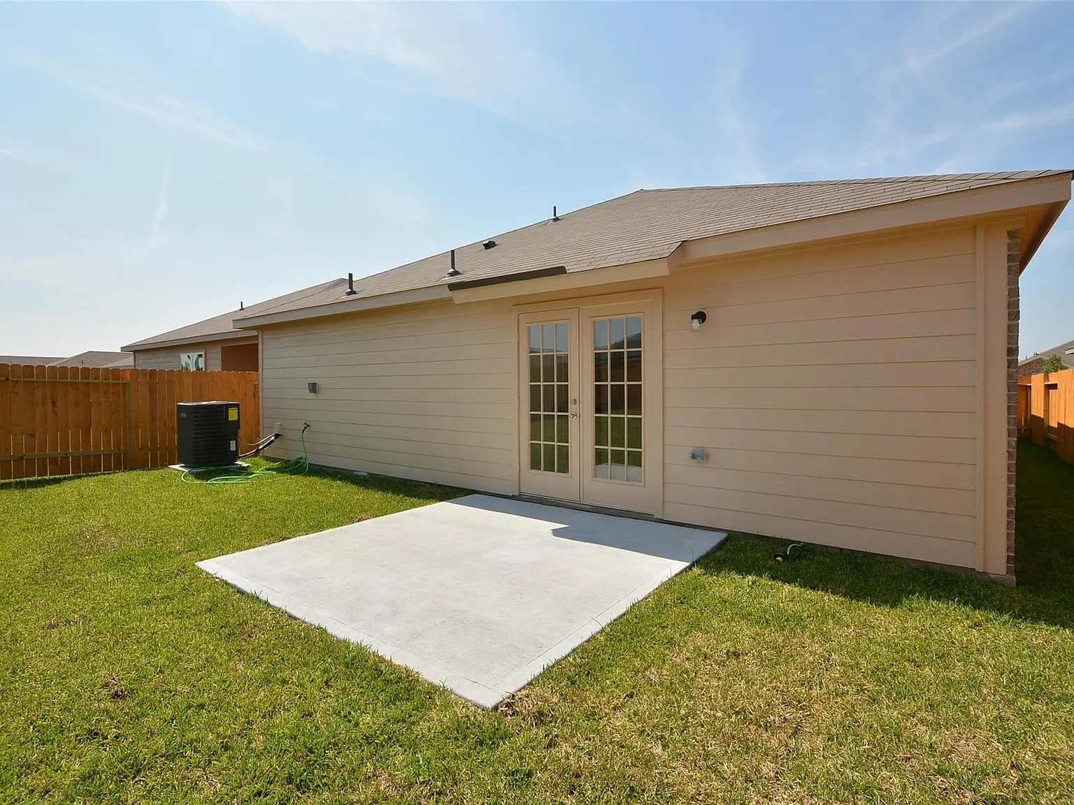 4 bed, 2.0 bath, 1844 sqft, $1,875 — Photo 2
