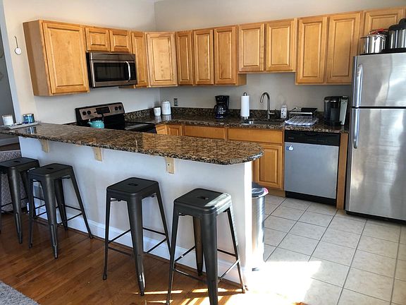 Kitchen breakfast bar