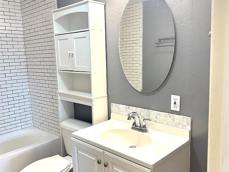 1005 Avenue E 1/2 — Photo 10