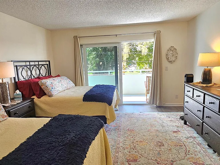 3212 NE 12th St #202 — Photo 9